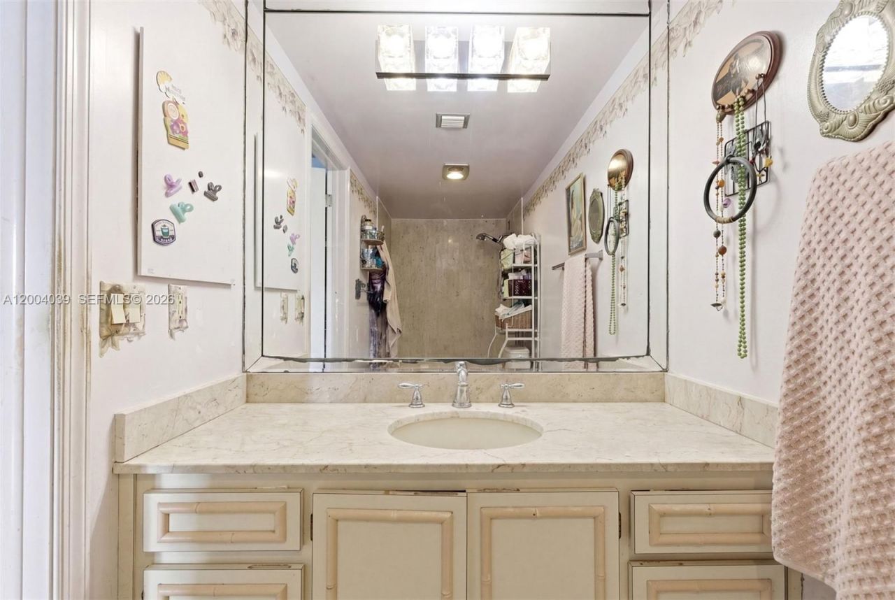 1800 NE 114th St, Unit 1505, Miami, FL 33181 Photo