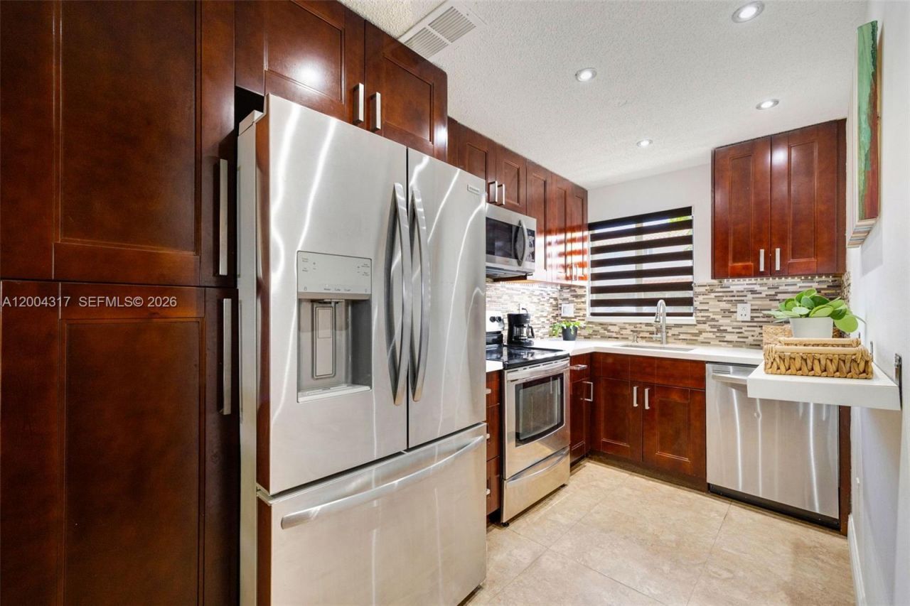 8055 NW 8th St, Unit 5, Miami, FL 33126 Photo
