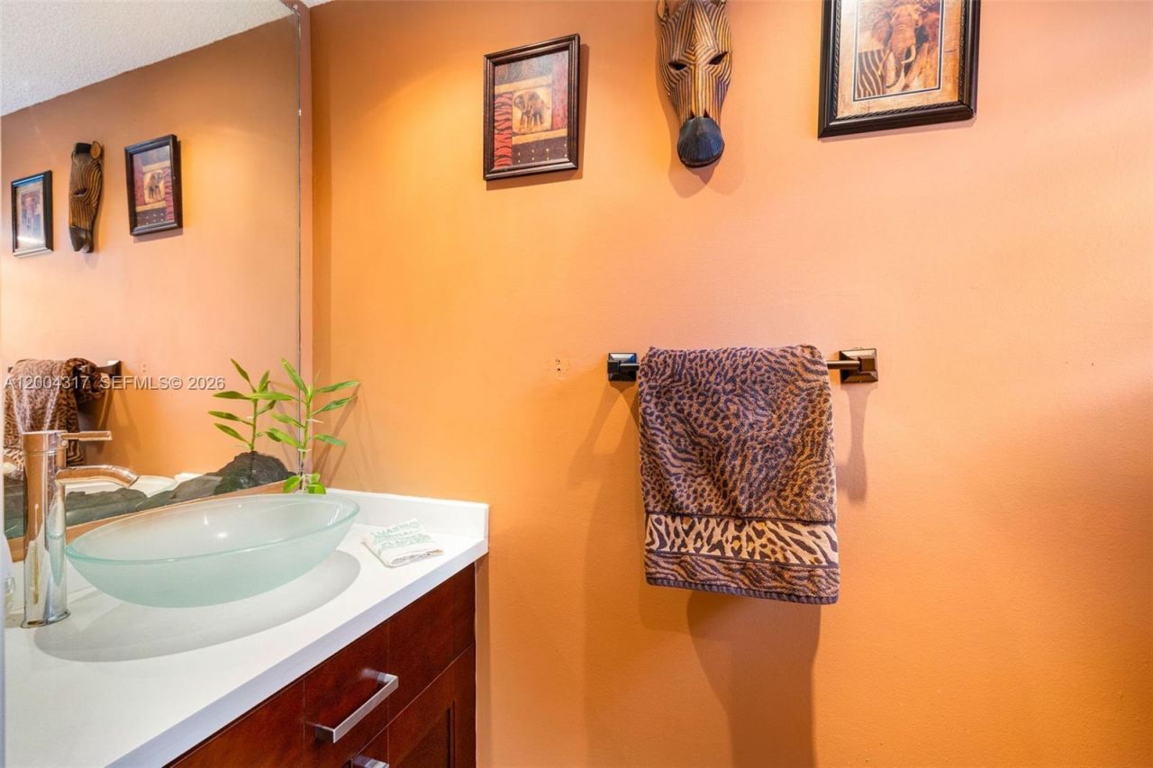 8055 NW 8th St, Unit 5, Miami, FL 33126 Photo