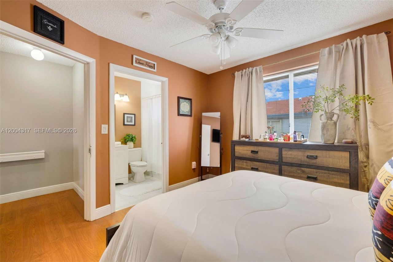 8055 NW 8th St, Unit 5, Miami, FL 33126 Photo
