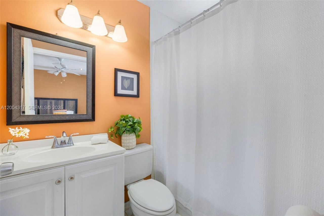 8055 NW 8th St, Unit 5, Miami, FL 33126 Photo