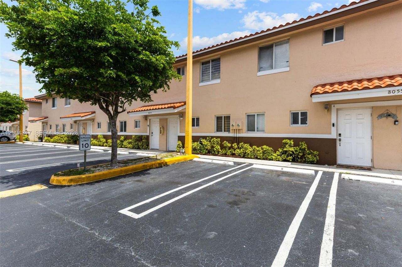 8055 NW 8th St, Unit 5, Miami, FL 33126 Photo