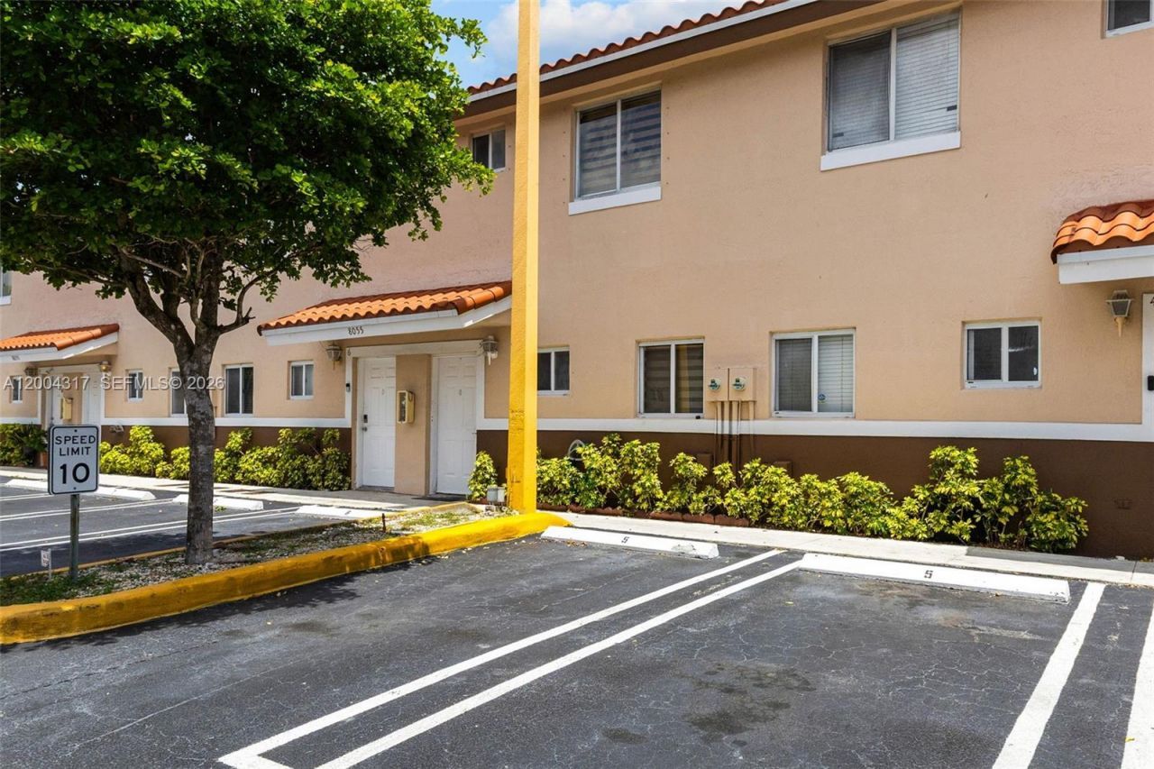 8055 NW 8th St, Unit 5, Miami, FL 33126 Photo