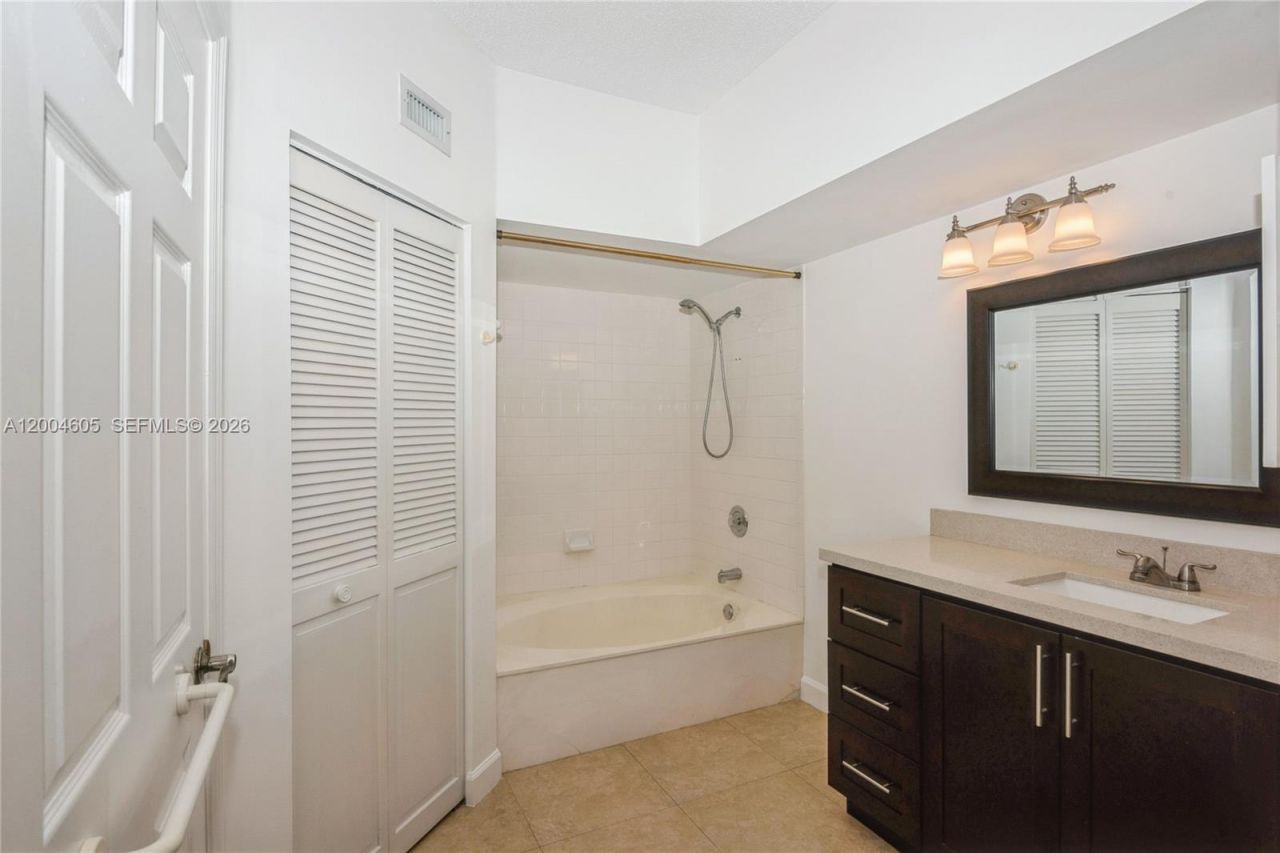 1280 S Alhambra Cir , Unit 2419, Coral Gables, FL 33146 Photo