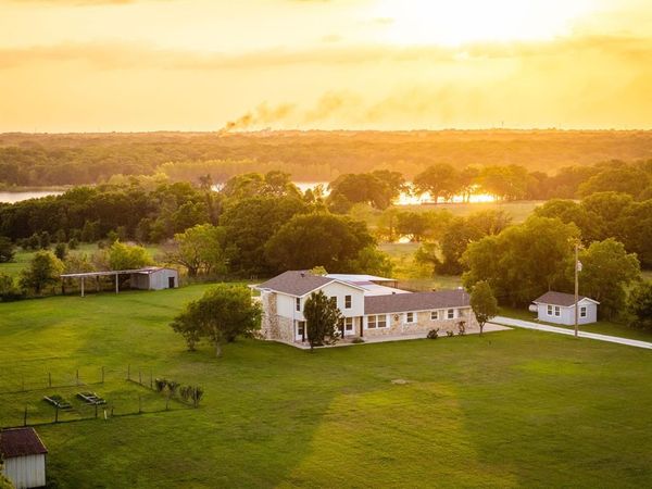 503 Oak Knoll Lane , Elm Mott, TX 76640