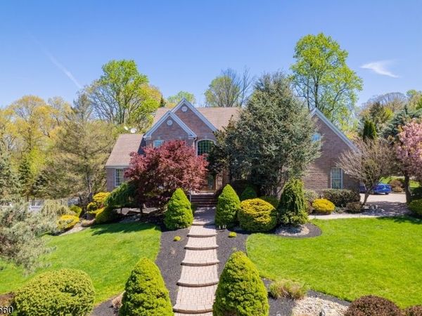 19 Ridge Rd, Green Brook, NJ 08812