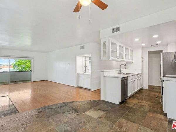 521 MONTANA Avenue, Unit 301, Santa Monica, CA 90403