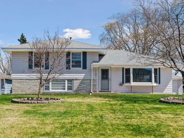 9207 Washington Street NE, Blaine, MN 55434