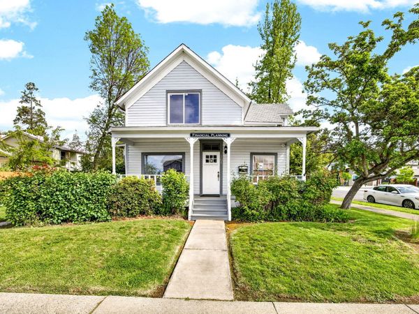 204 NW E Street, Grants Pass, OR 97526