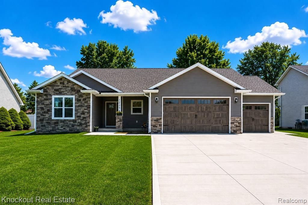 12095 Country Run Drive, Birch Run Vlg, MI 48415 Main Photo