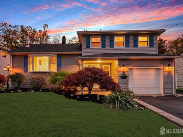 17 Hollywood Drive, Woodbridge, NJ 07095