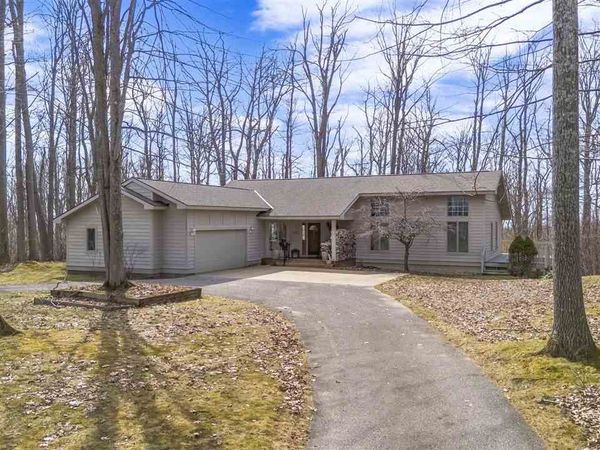 1826 Bluffs Edge, Harbor Springs, MI 49740