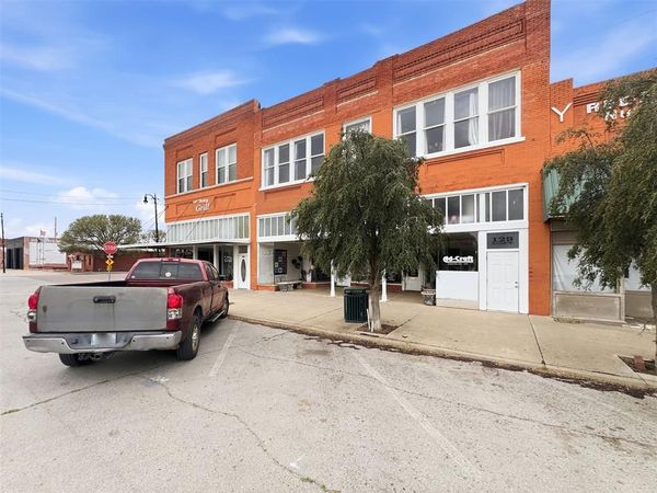 129 S Oklahoma Avenue, Mangum, OK 73554