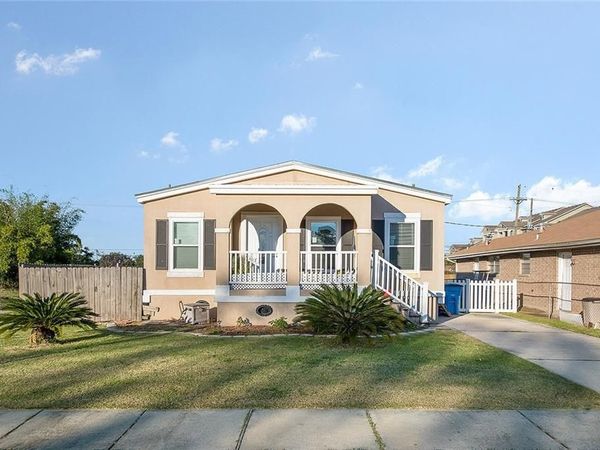 8401 COLONEL Drive, Chalmette, LA 70043