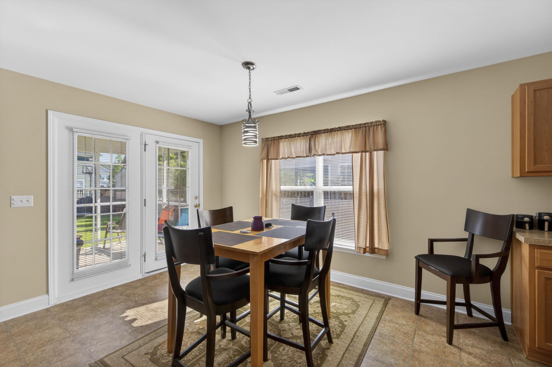 414 Glenmore Drive Photo 16