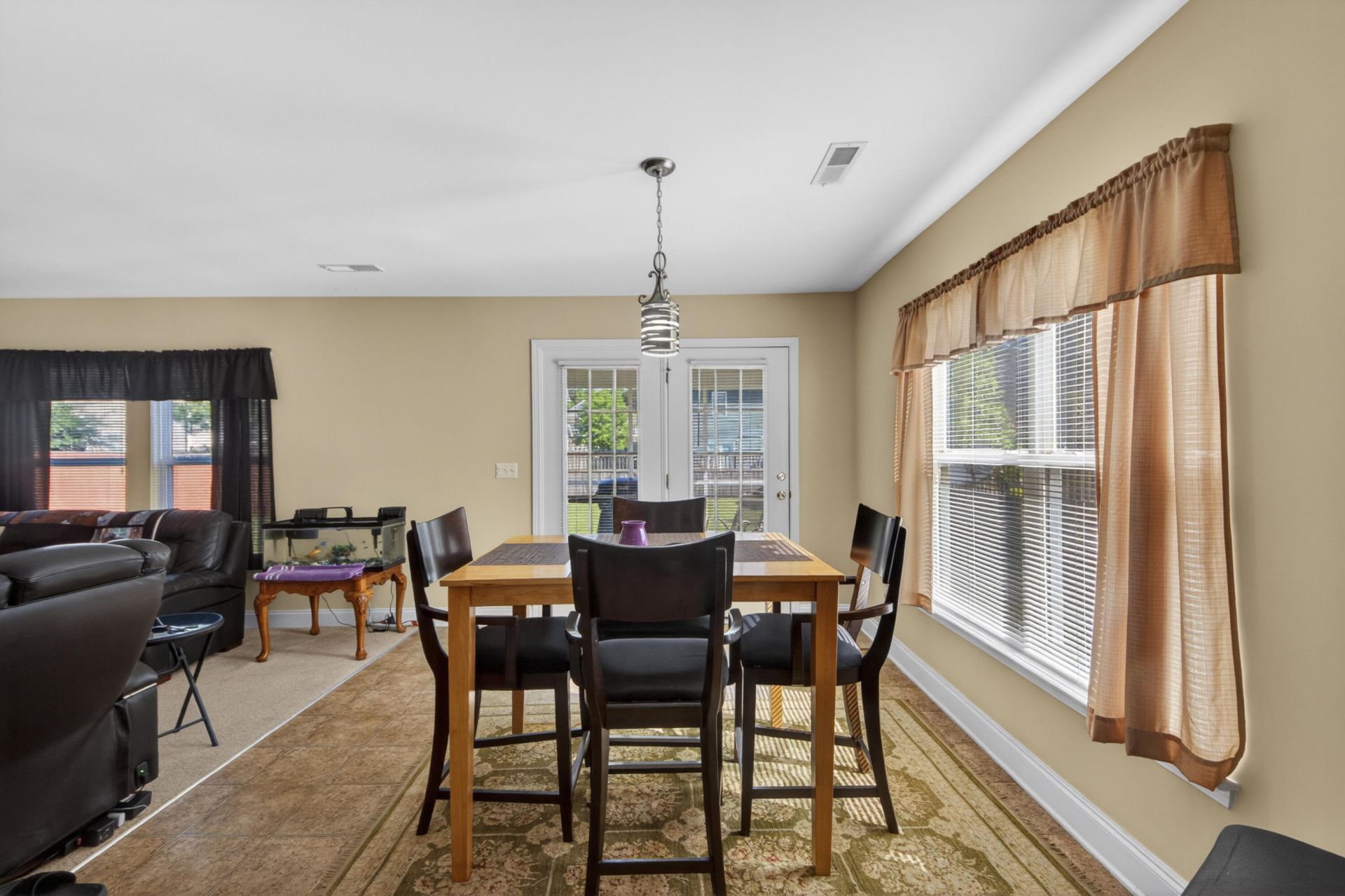 414 Glenmore Drive Photo 17