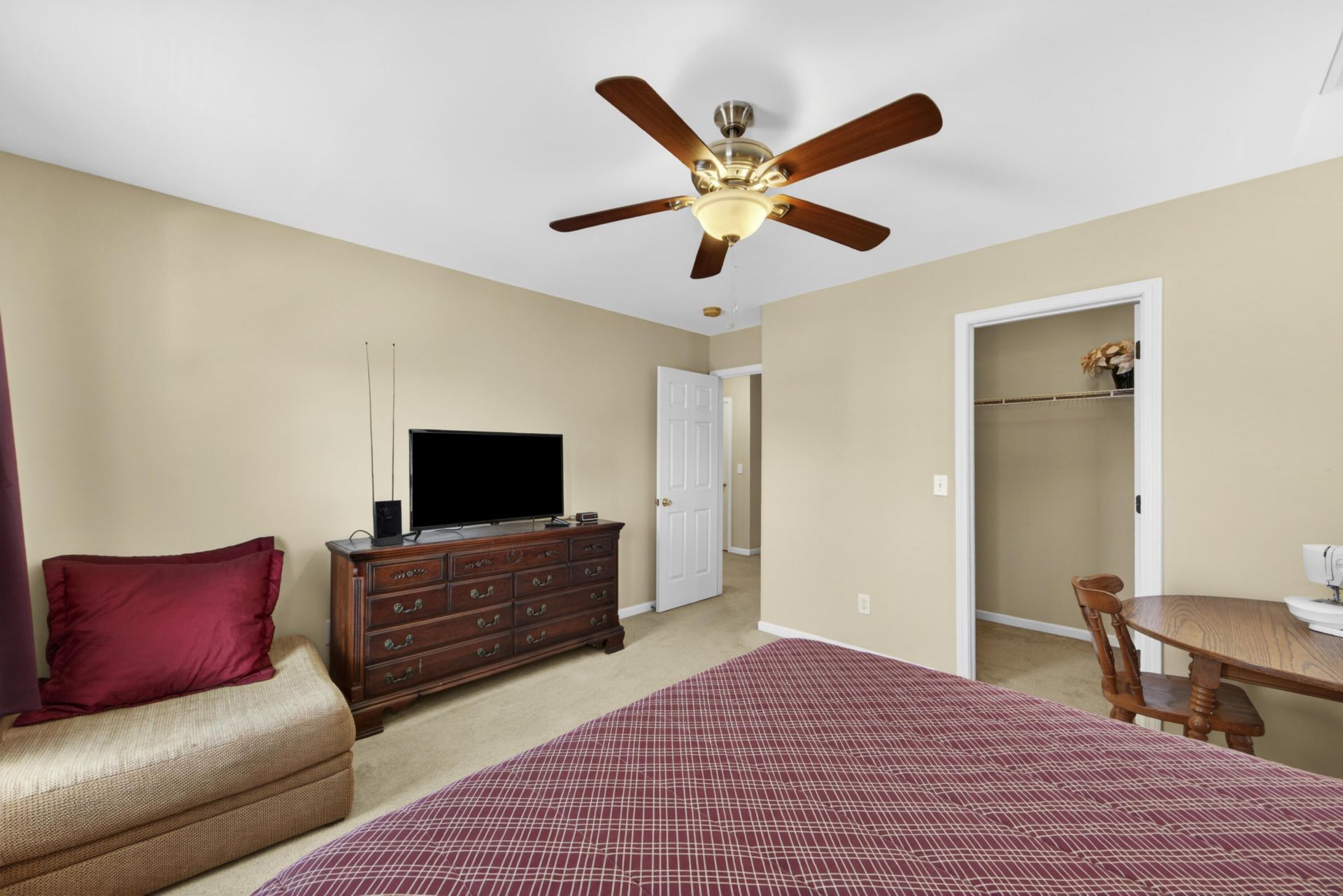 414 Glenmore Drive Photo 29