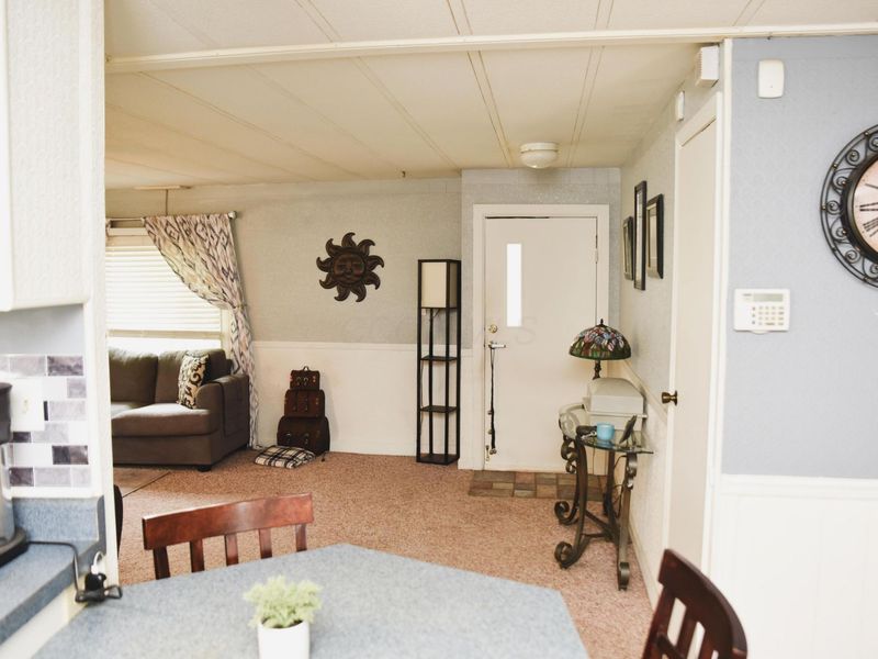 696 Riviera Court , Columbus, OH 43207 Photo 13