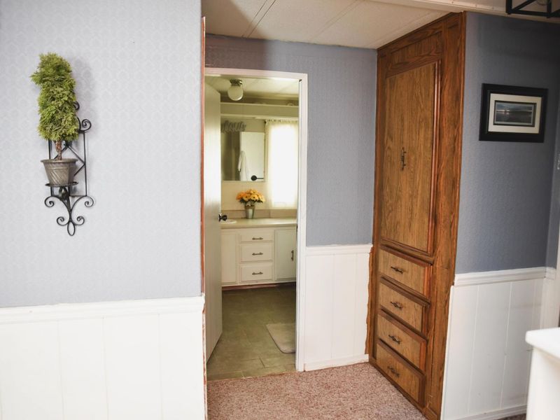 696 Riviera Court , Columbus, OH 43207 Photo 17