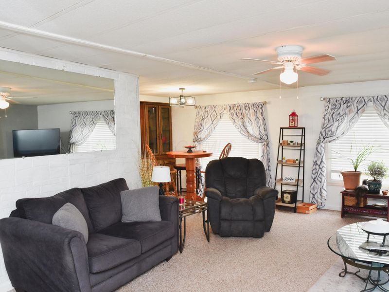 696 Riviera Court , Columbus, OH 43207 Photo 2