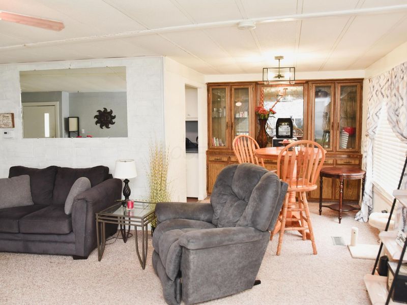 696 Riviera Court , Columbus, OH 43207 Photo 3