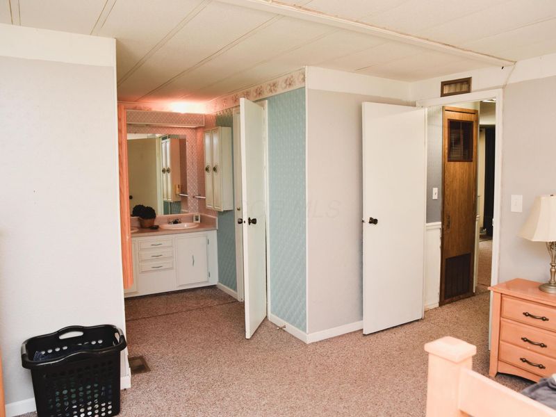 696 Riviera Court , Columbus, OH 43207 Photo 38