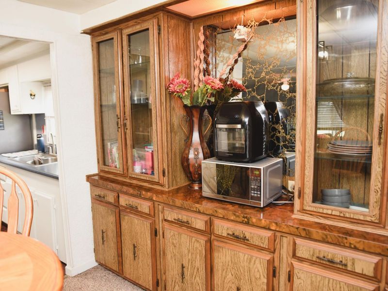 696 Riviera Court , Columbus, OH 43207 Photo 6