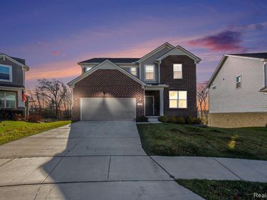 58543 Navarra Drive, South Lyon, MI 48178