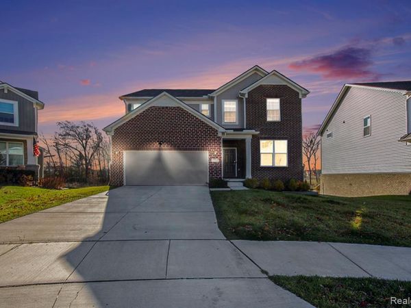 58543 Navarra Drive, South Lyon, MI 48178