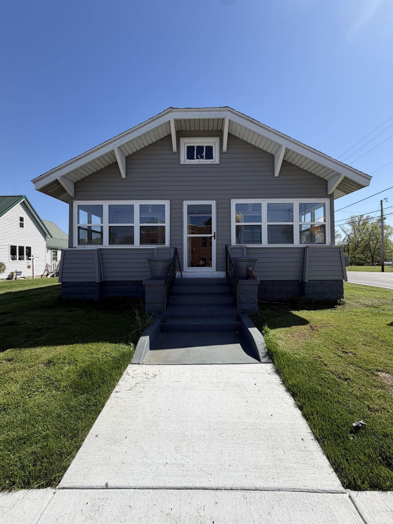 8006 E Main Street, Dugger, IN 47848 Main Photo