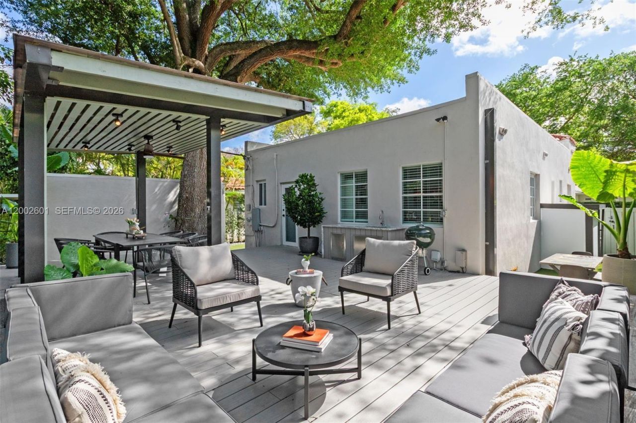 1502 El Rado St, Coral Gables, FL 33134 Photo