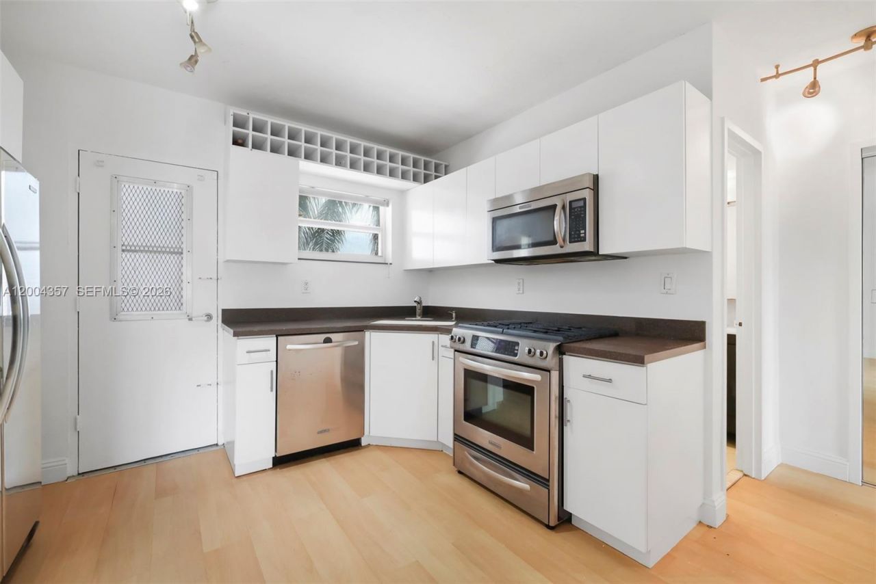1300 Lincoln Rd, Unit B402, Miami Beach, FL 33139 Photo