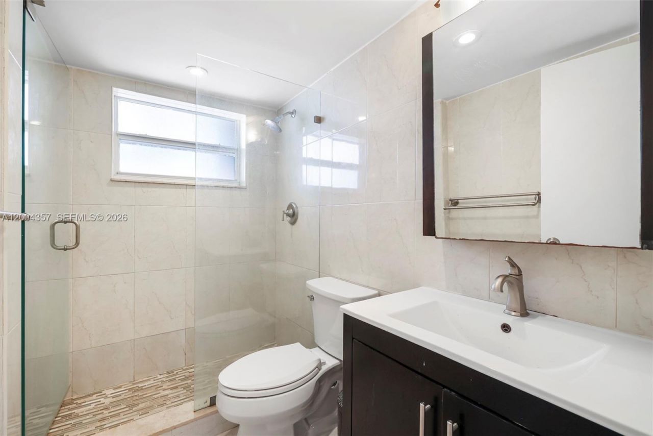 1300 Lincoln Rd, Unit B402, Miami Beach, FL 33139 Photo