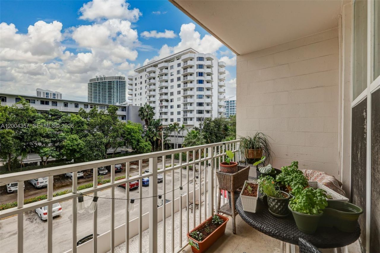 1300 Lincoln Rd, Unit B402, Miami Beach, FL 33139 Photo