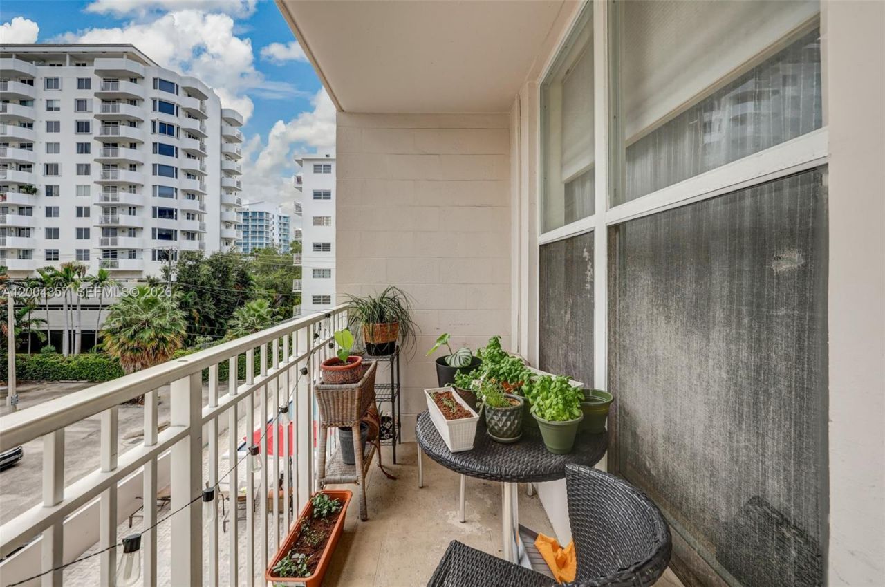 1300 Lincoln Rd, Unit B402, Miami Beach, FL 33139 Photo