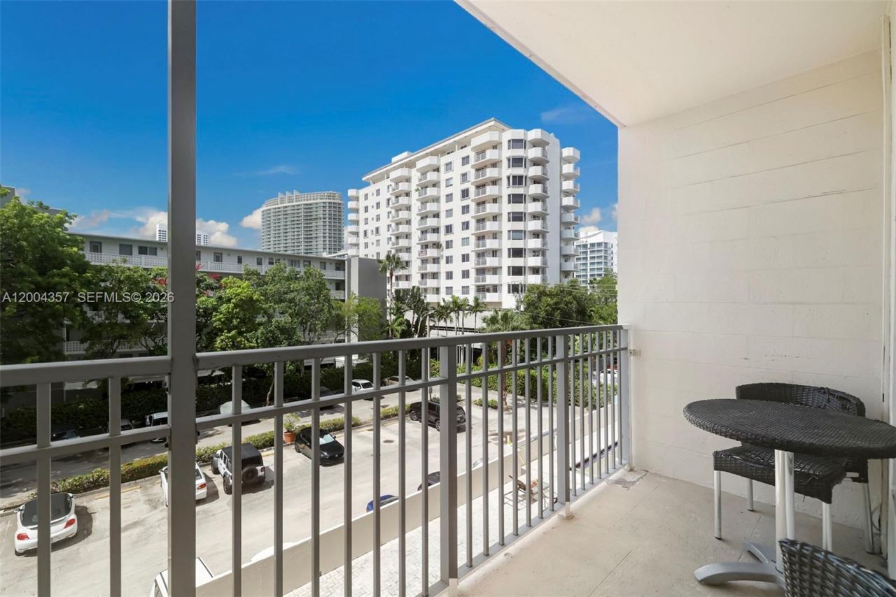 1300 Lincoln Rd, Unit B402, Miami Beach, FL 33139 Photo