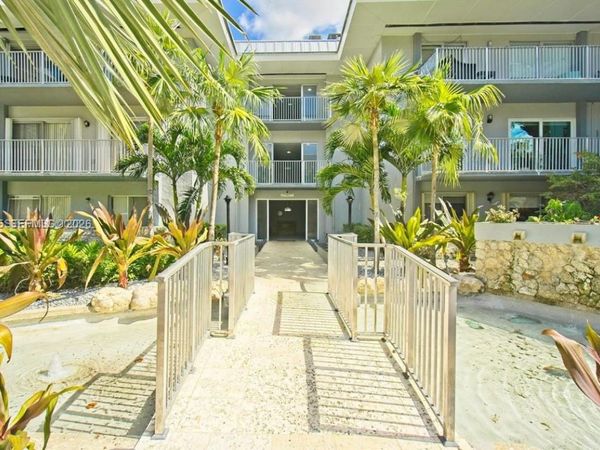 7401 SW 82nd St , Unit 207S, Miami, FL 33143