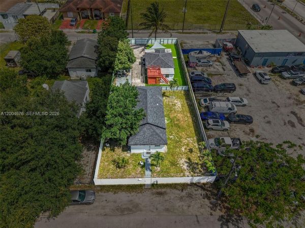 2211 NW 82nd St , Miami, FL 33147