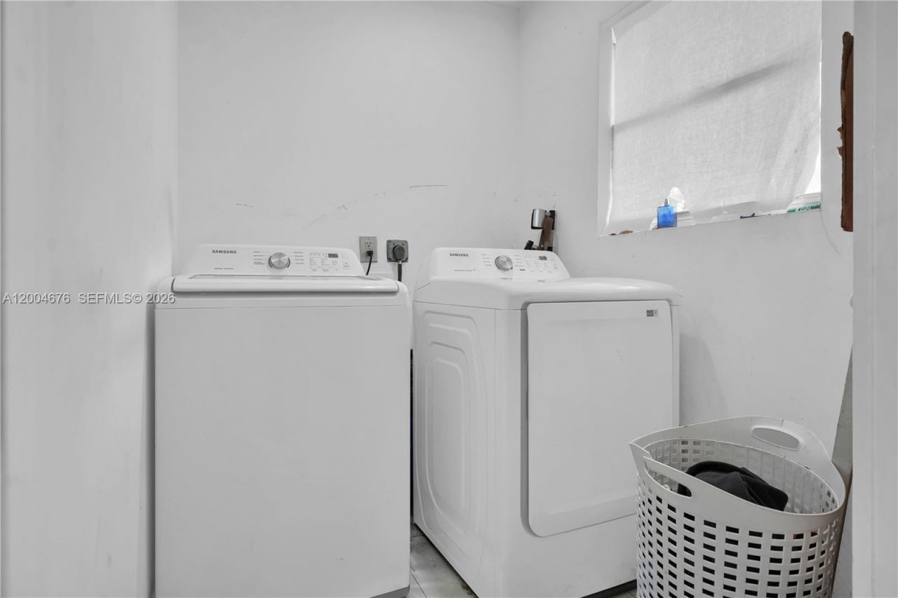 2211 NW 82nd St, Miami, FL 33147 Photo