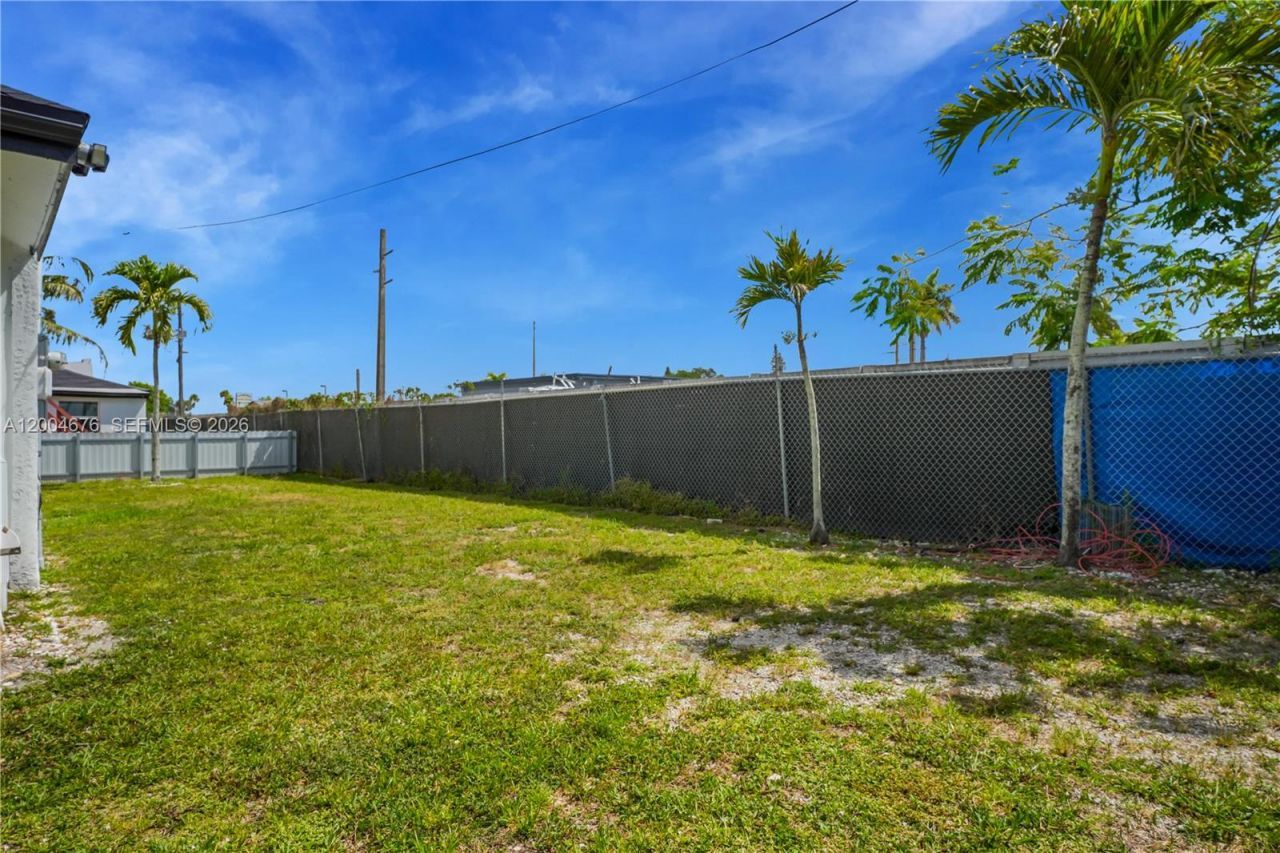 2211 NW 82nd St, Miami, FL 33147 Photo