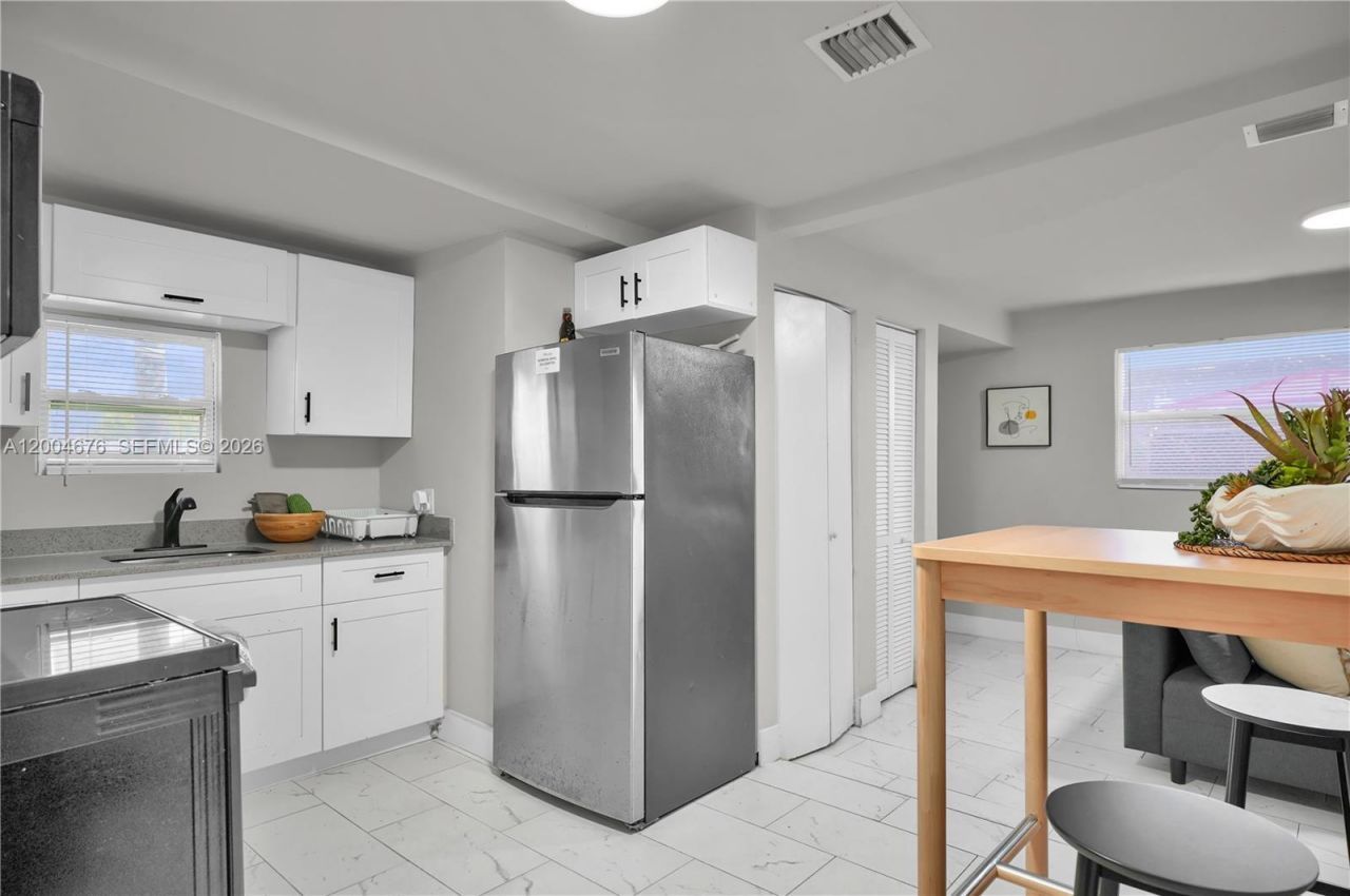 2211 NW 82nd St, Miami, FL 33147 Photo