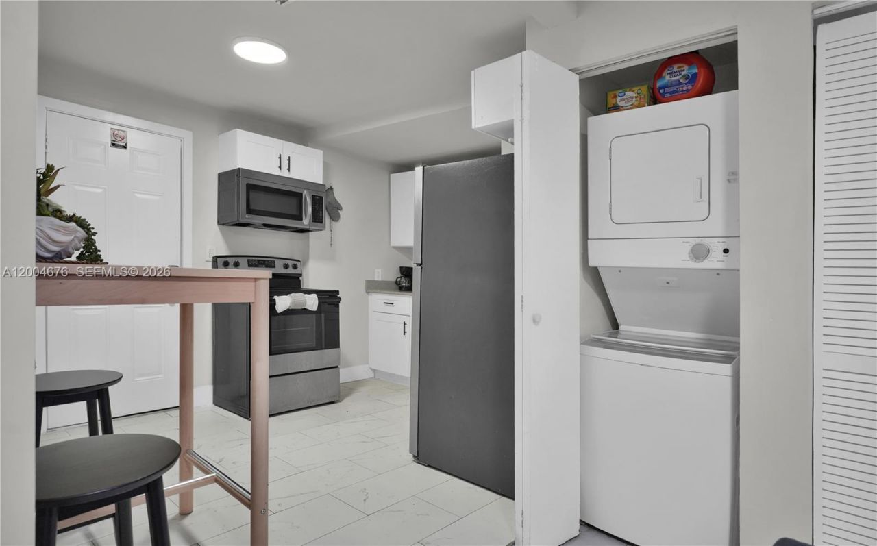 2211 NW 82nd St, Miami, FL 33147 Photo