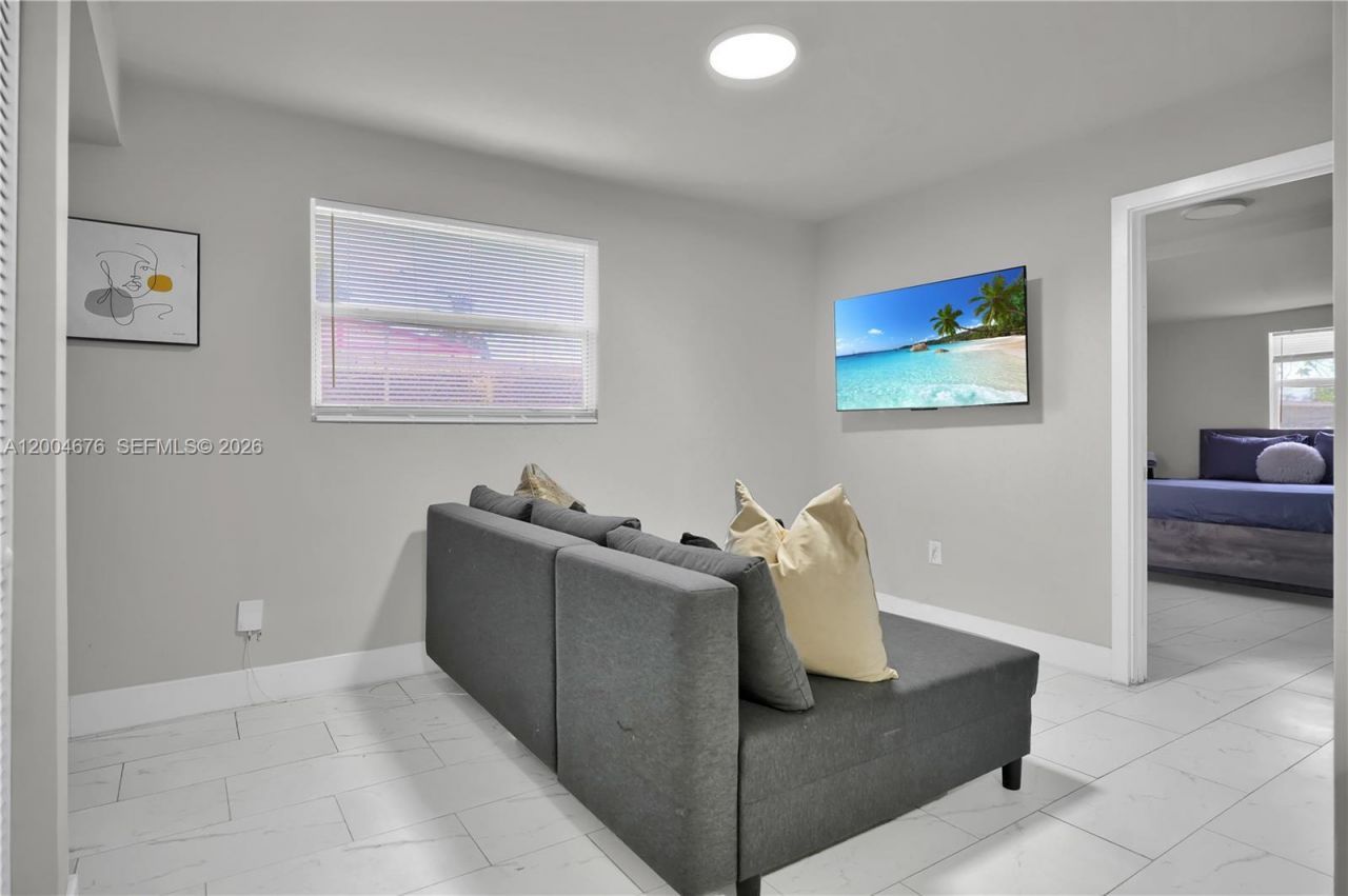2211 NW 82nd St, Miami, FL 33147 Photo