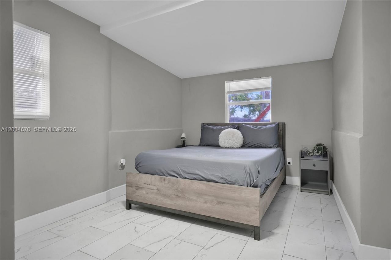 2211 NW 82nd St, Miami, FL 33147 Photo