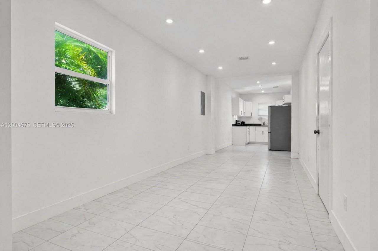 2211 NW 82nd St, Miami, FL 33147 Photo