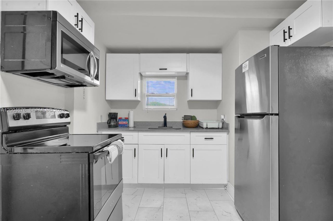 2211 NW 82nd St, Miami, FL 33147 Photo