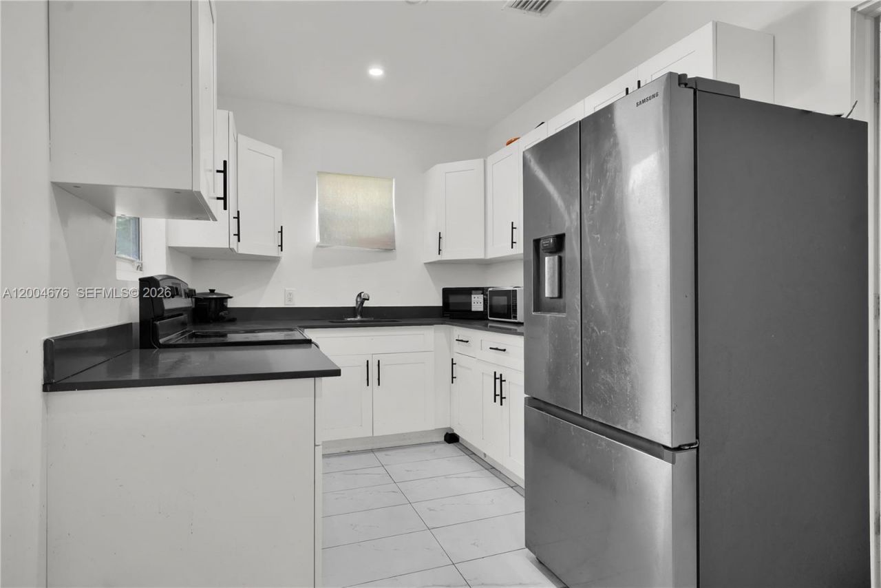 2211 NW 82nd St, Miami, FL 33147 Photo