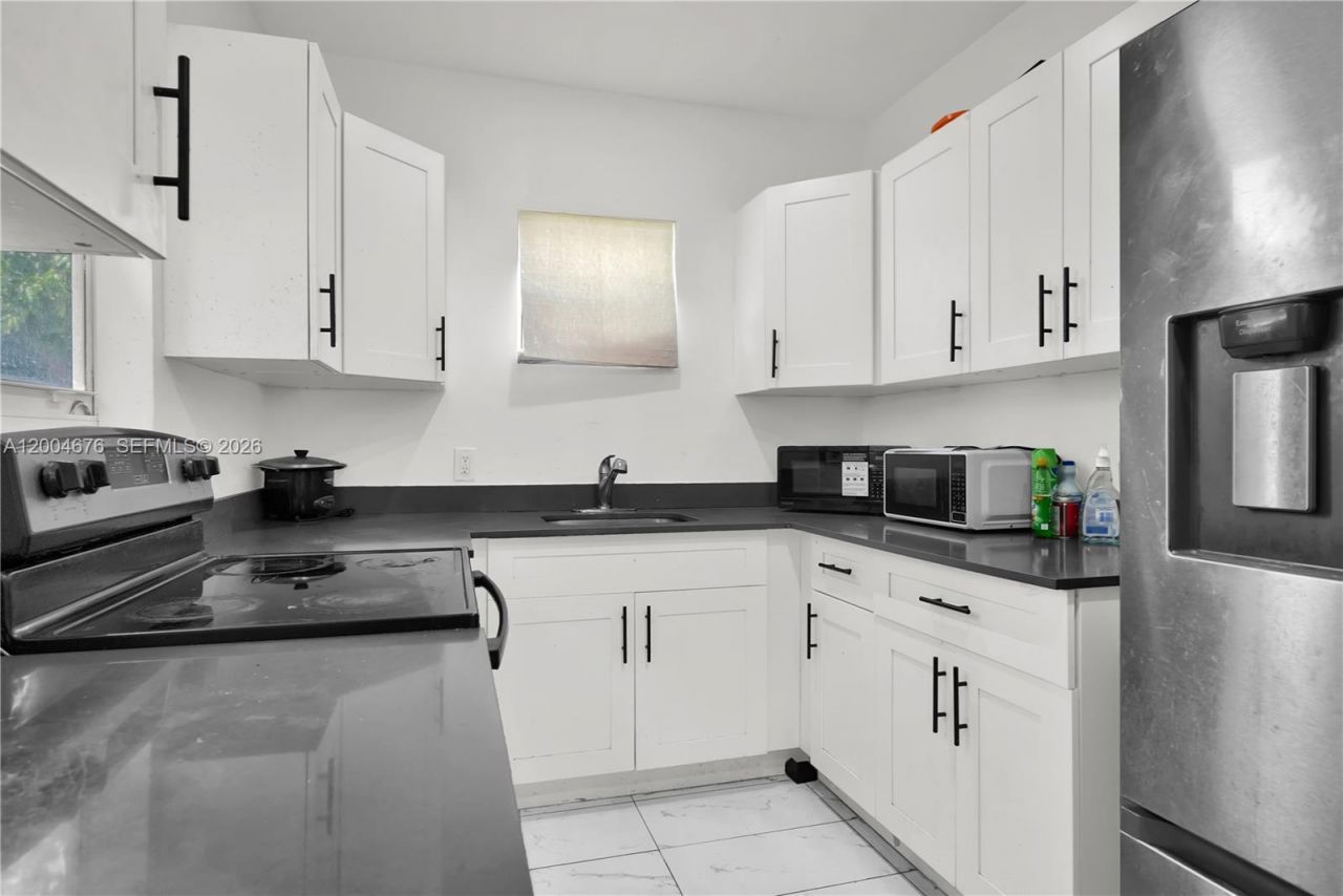 2211 NW 82nd St, Miami, FL 33147 Photo