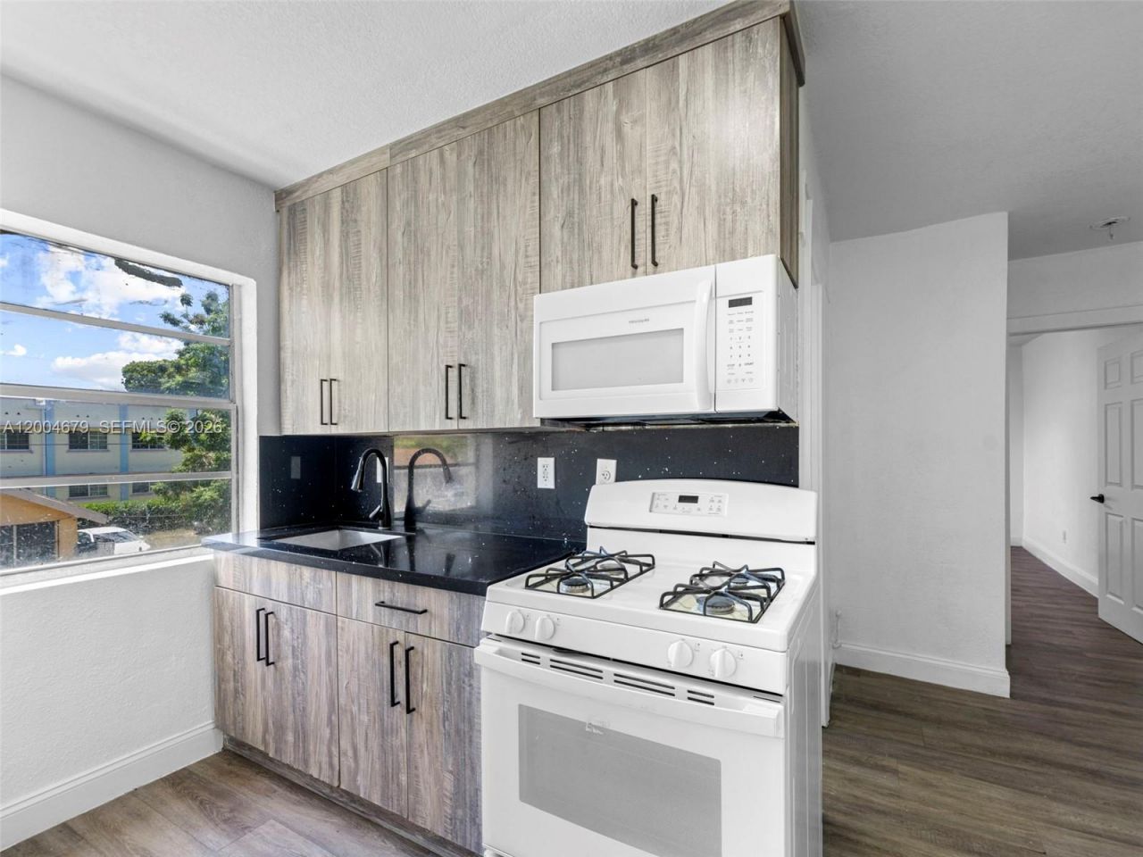 500 SW 8th St , Miami, FL 33130 Photo