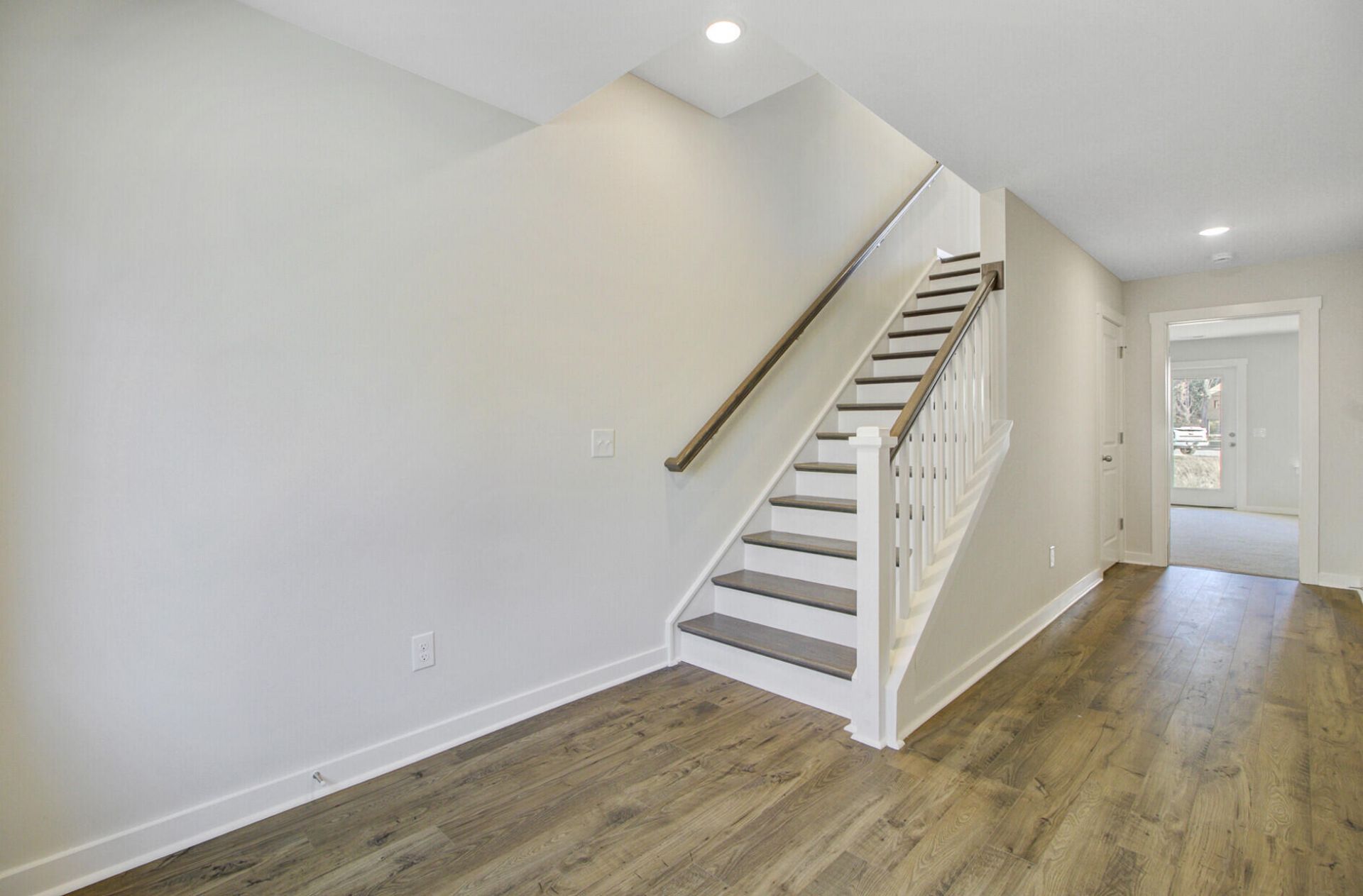 471 Caledon Court Photo 15